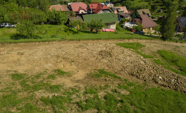 PREDAJ: STAVEBNÉ POZEMKY + IS, KOMJATNÁ