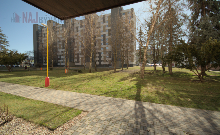 PRIESTRANNÝ 2i 68m2 + LOGGIA na sídlisku ROVEŇ