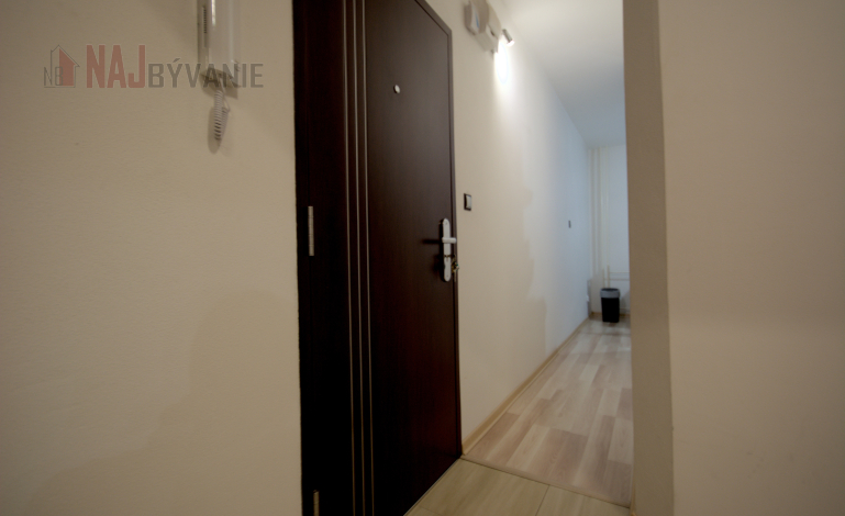 PRIESTRANNÝ 2i 68m2 + LOGGIA na sídlisku ROVEŇ