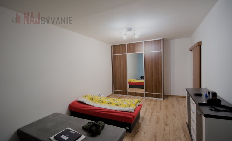 PRIESTRANNÝ 2i 68m2 + LOGGIA na sídlisku ROVEŇ