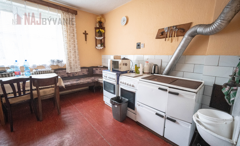 NA PREDAJ RODINNÝ DOM : RUŽOMBEROK - BIELY POTOK